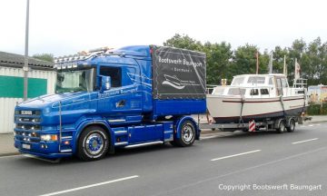 Rücktransport einer Motoryacht nach Refit durch Bootswerft Baumgart in den Heimathafen am Ijsselmeer in den Niederlanden