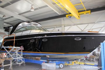 Bootslackierung einer Formula 40 PC Motoryacht mit Effecktlack in der Werfthalle der Bootswerft Baumgart in Dortmund