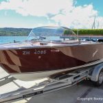 Boesch 590 St. Tropez Motorboot auf dem Bootstrailer im Zielhafen in der Schweiz nach durchgeführtem Refit in der Bootswerft Baumgart