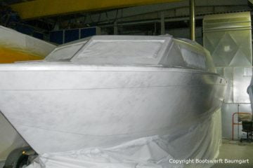 Refit der Chris Craft MX 25 Motoryacht in der Werfthalle der Bootswerft Baumgart in Dortmund