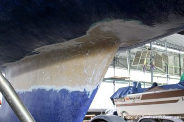 Reparatur des Kiels der LM 28 Segelyacht auf dem Werftgelände der Bootswerft Baumgart in Dortmund