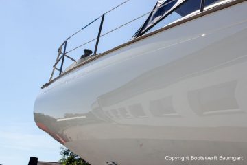 Fertig lackierte NAB 32 Segelyacht auf dem Werftgelände der Bootswerft Baumgart in Dortmund