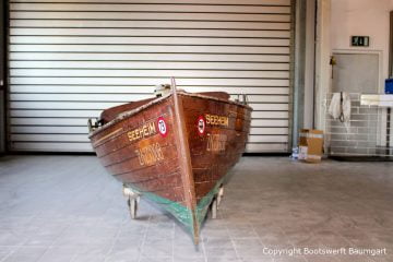 Restauration eines klassischen Holzruderbootes in der Werfthalle der Bootswerft Baumgart in Dortmund