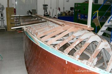 Skelett der Riva Ariston bei der Restauration in der Werfthalle der Bootswerft Baumgart in Dortmund