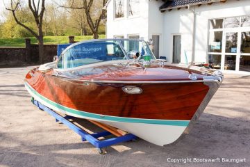 Riva Ariston Motorboot nach durchgeführter Restauration auf dem Werftgelände der Bootswerft Baumgart in Dortmund