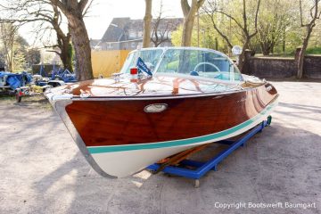 Riva Ariston Motorboot nach durchgeführter Restauration auf dem Werftgelände der Bootswerft Baumgart in Dortmund