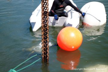 Heben einer Riva Super Aquarama durch die Bootswerft Baumgart