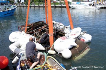 Heben einer Riva Super Aquarama durch die Bootswerft Baumgart