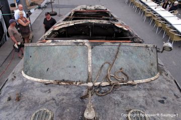 Frontscheibe der Riva Super Aquarama nach der Bergung durch die Bootswerft Baumgart